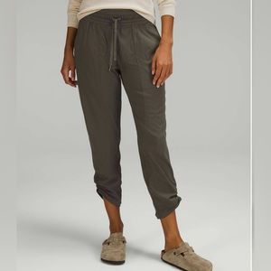 Lululemon dance studio mid-rise cropped pant